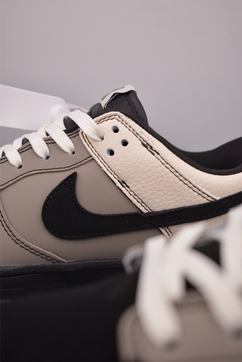 Nike SB Dunk Low 'UN' view