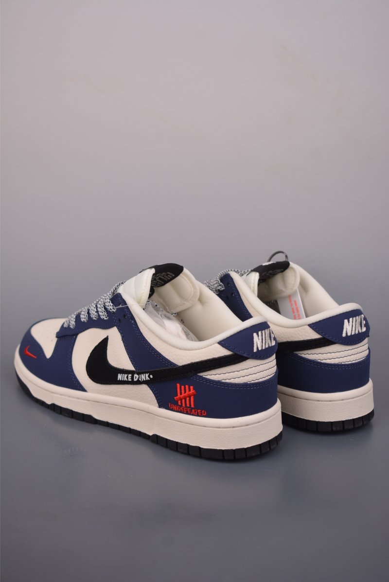Nike SB Dunk Low 'UN' view