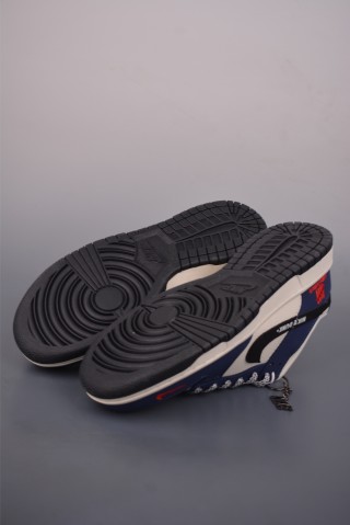 Nike SB Dunk Low 'UN' view 3