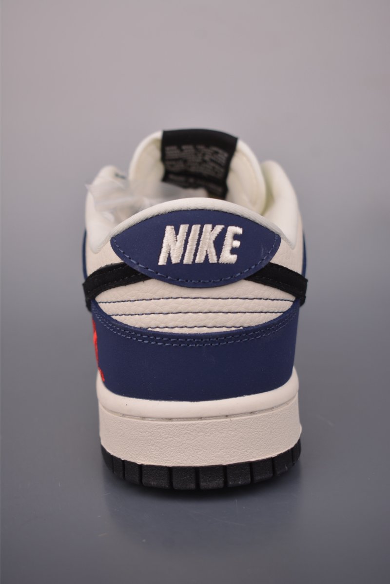 Nike SB Dunk Low 'UN' view