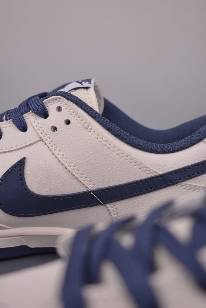 Nike SB Dunk Low 'Victory' view