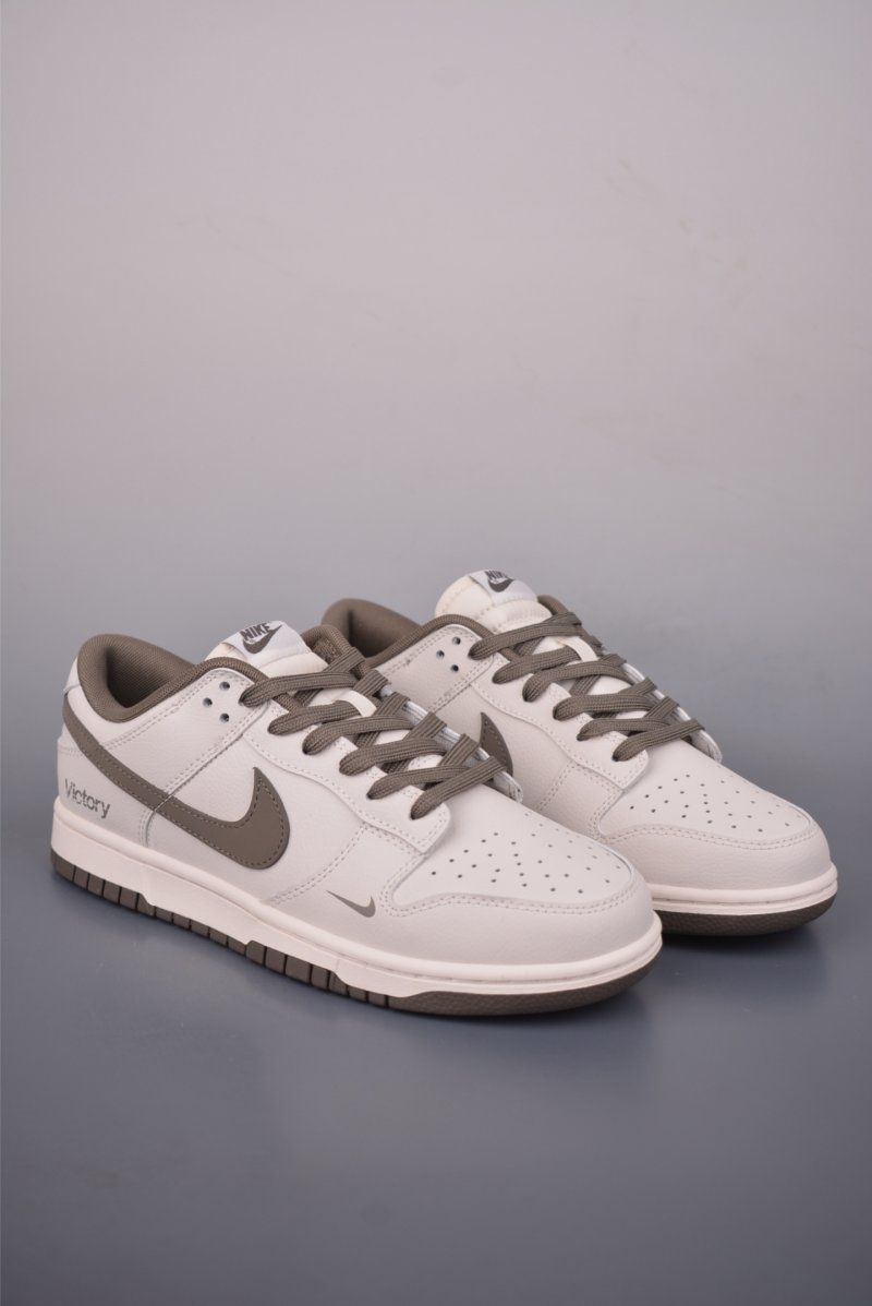 Nike SB Dunk Low 'Victory'