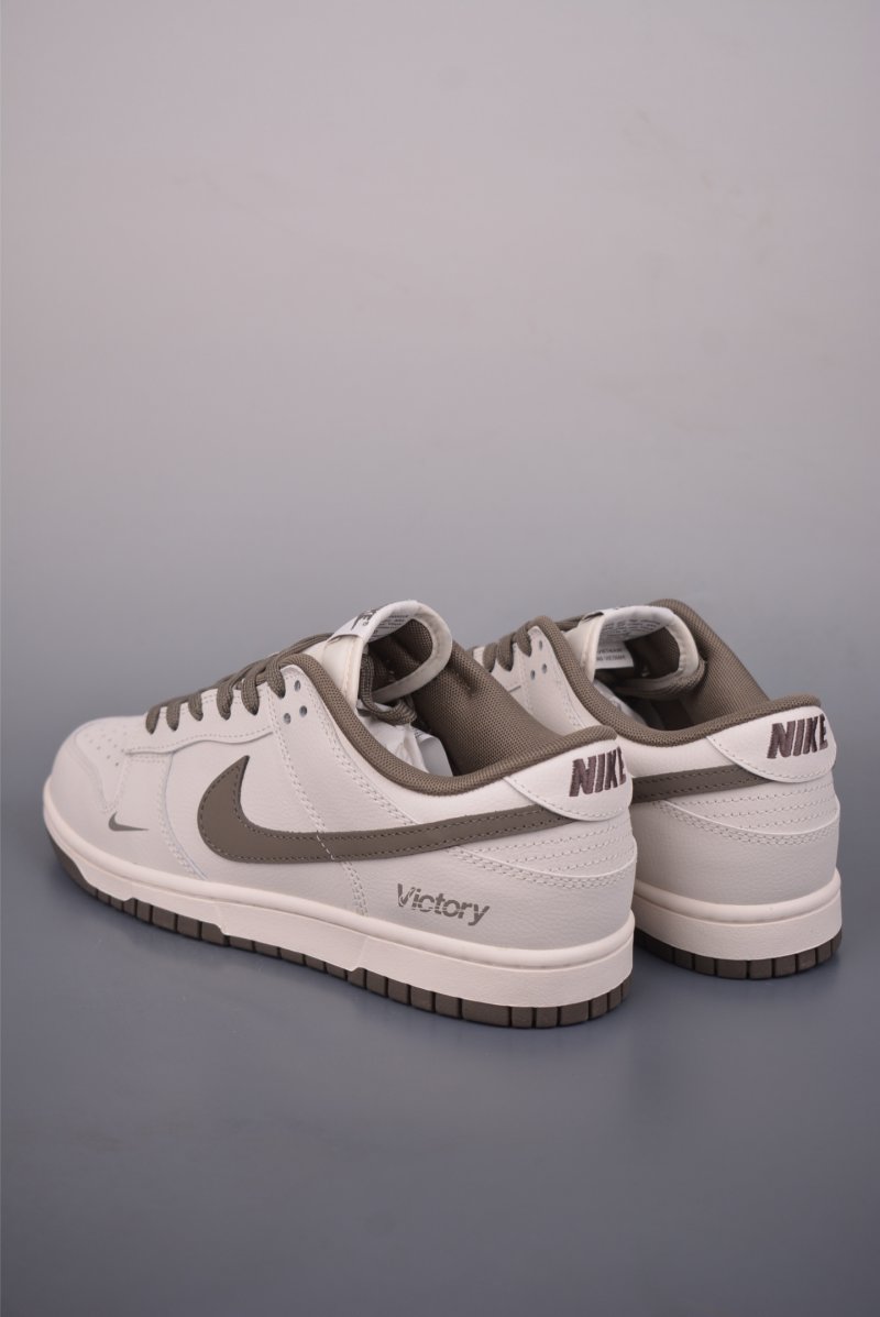 Nike SB Dunk Low 'Victory' view