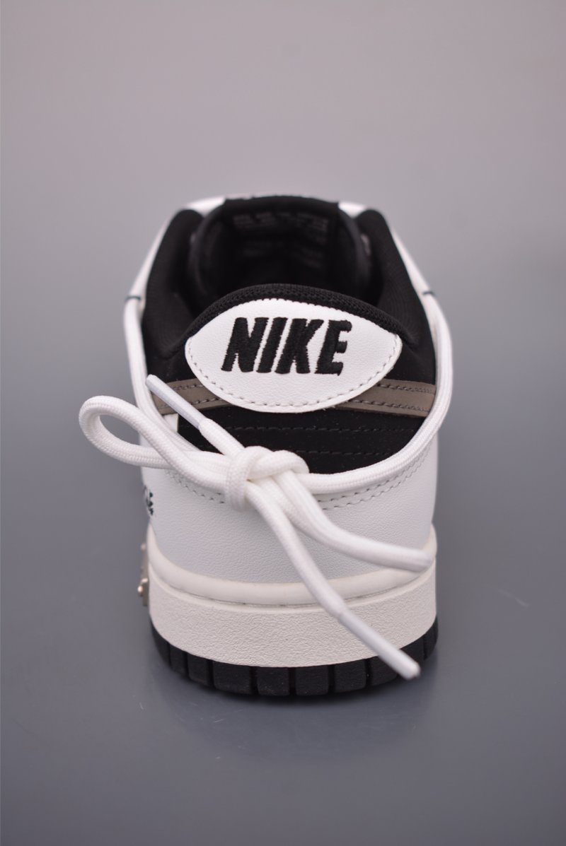 Nike SB Dunk Low view