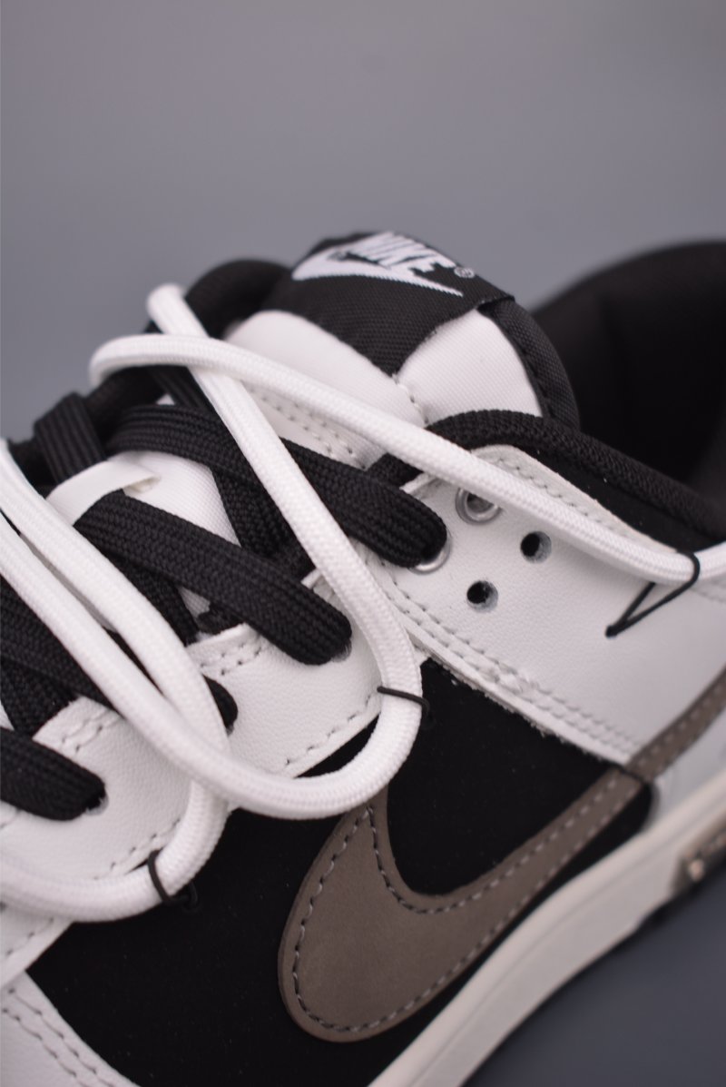 Nike SB Dunk Low view