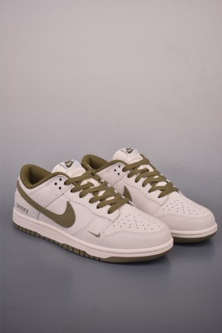 Nike SB Dunk Low 'White / Green' view 1