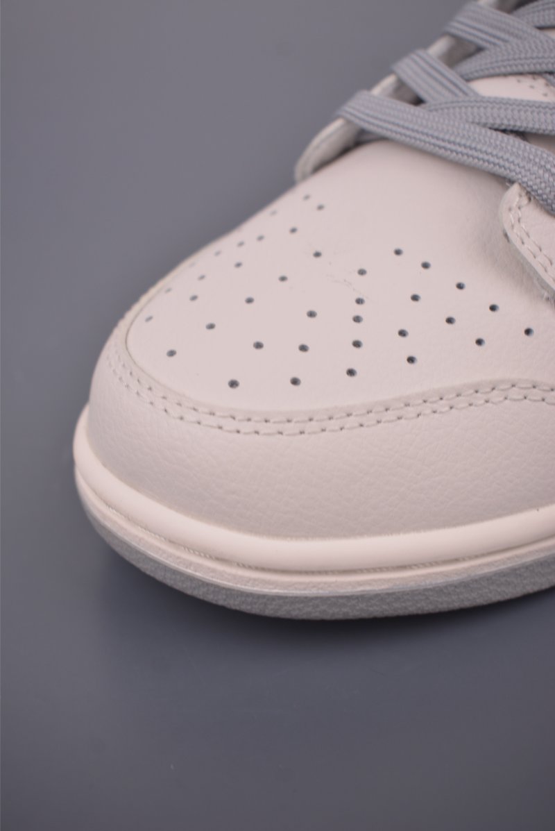 Nike SB Dunk Low 'White / Grey' view