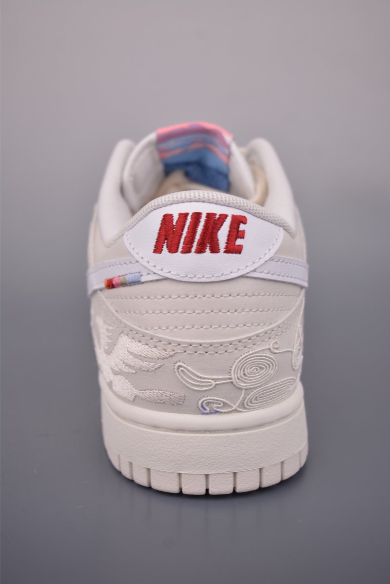 Nike SB Dunk Low view