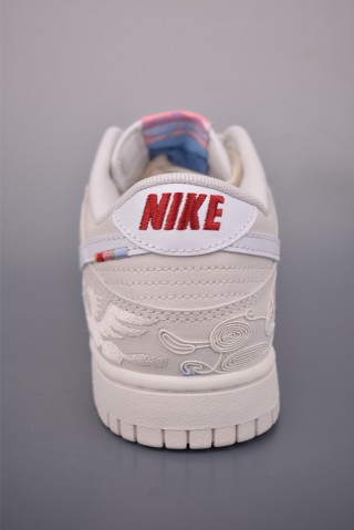 Nike SB Dunk Low view 4