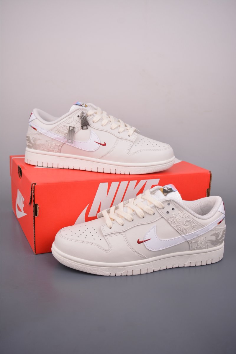 Nike SB Dunk Low view