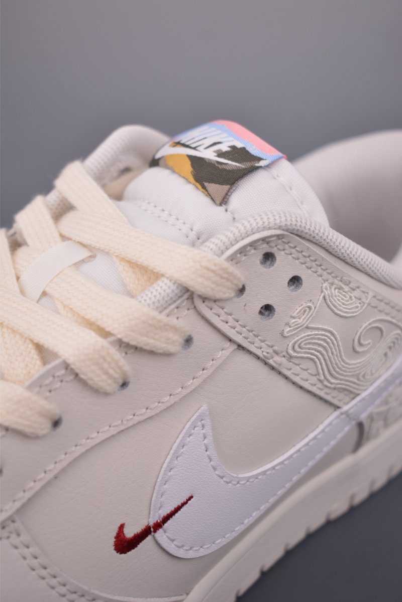 Nike SB Dunk Low view