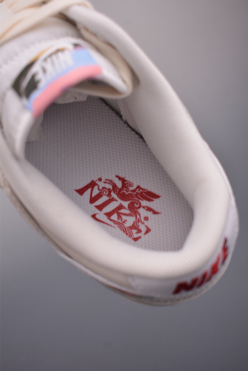 Nike SB Dunk Low view