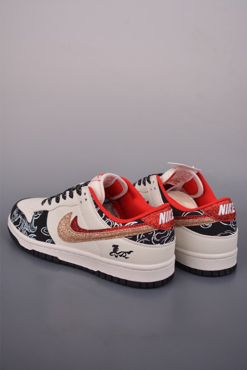 Nike SB Dunk Low view