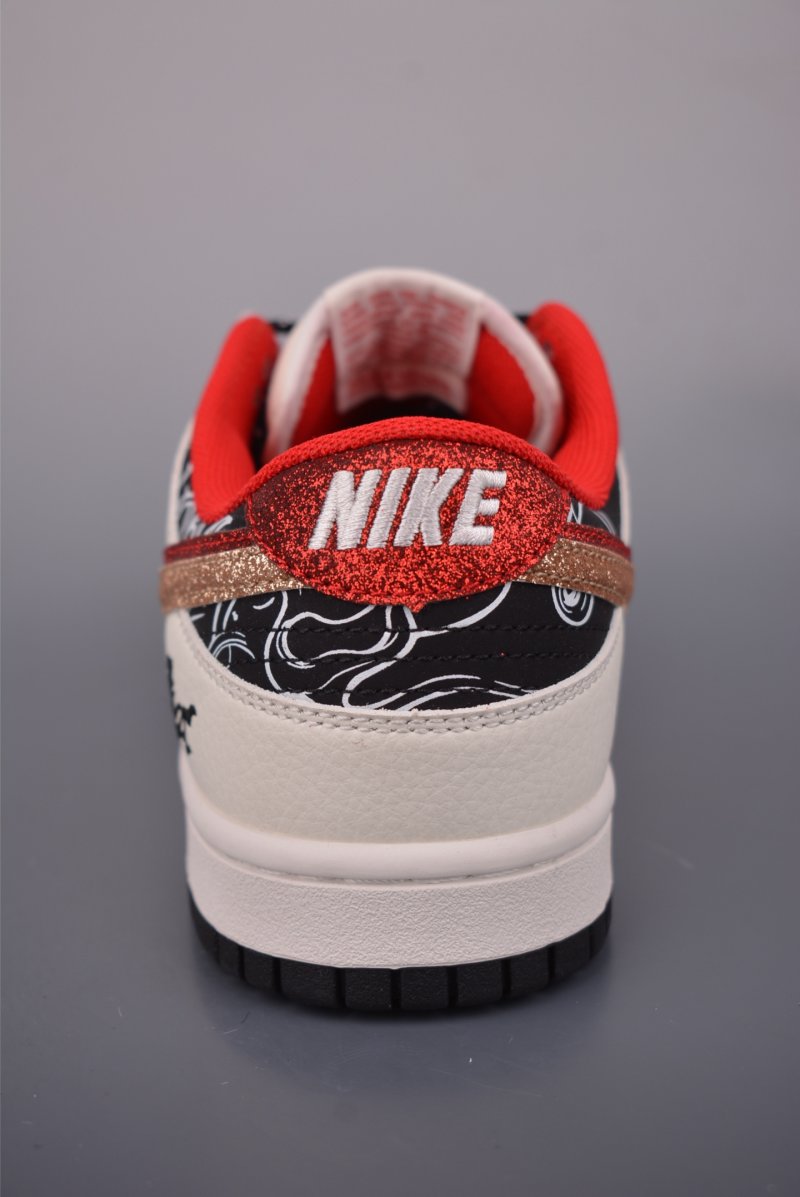 Nike SB Dunk Low view