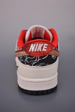 Nike SB Dunk Low view 4