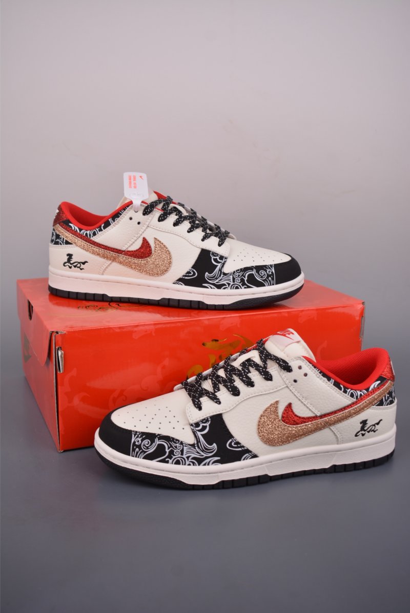 Nike SB Dunk Low view