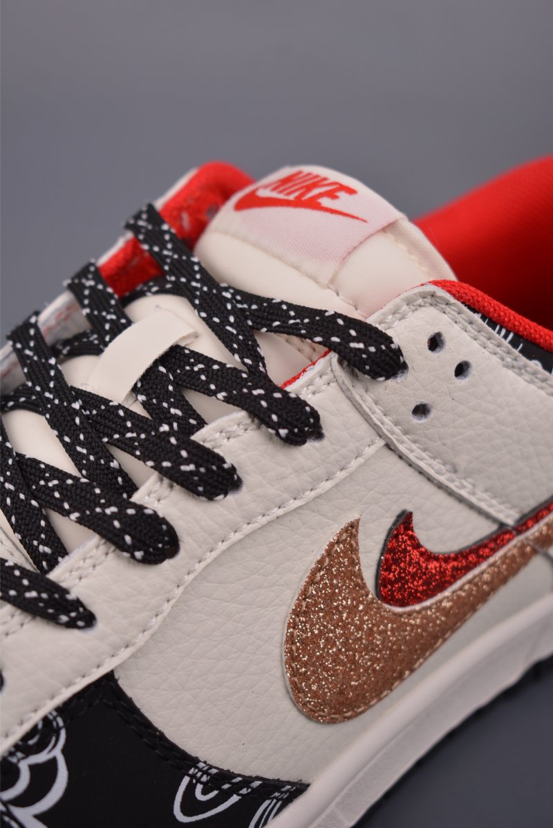 Nike SB Dunk Low view