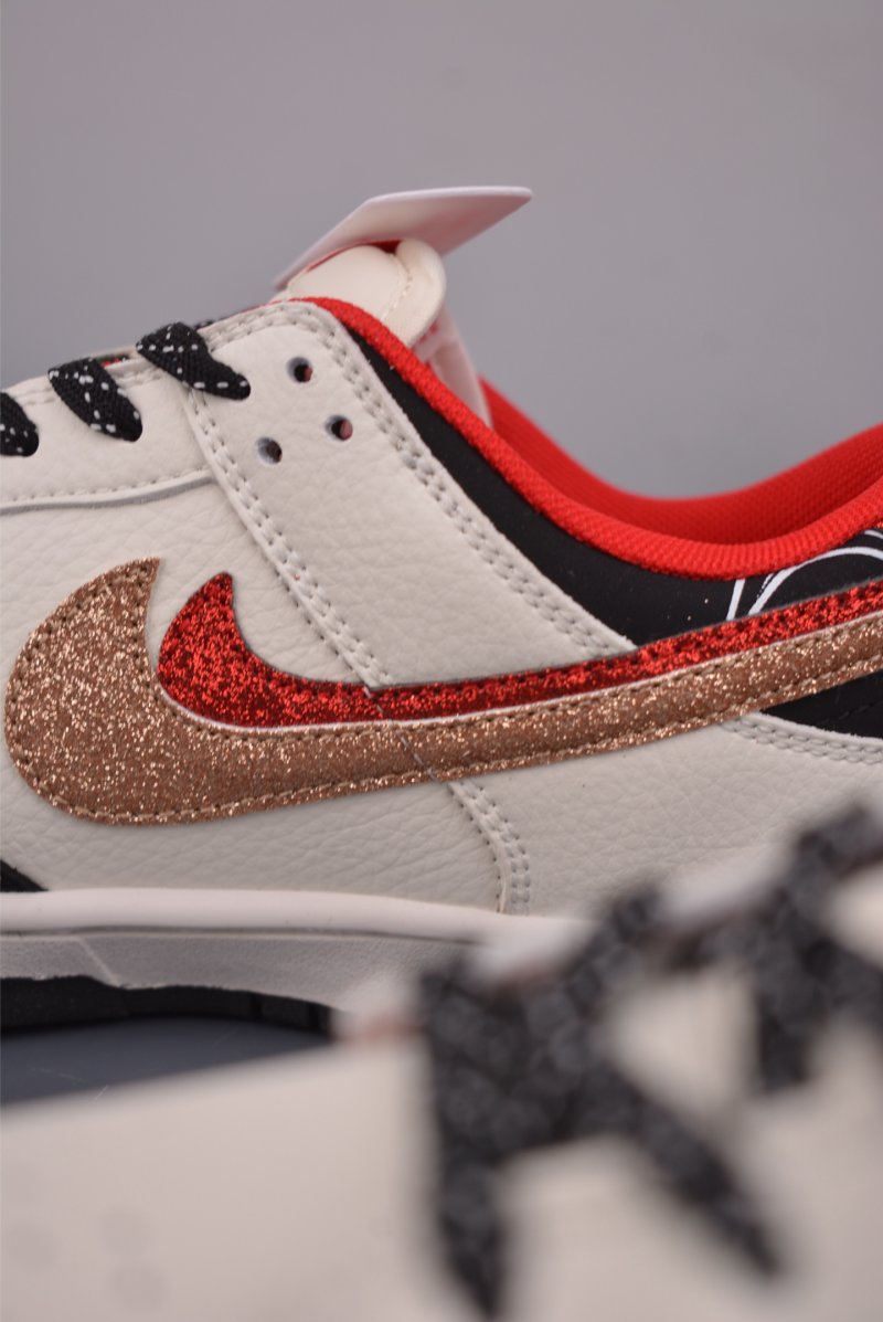 Nike SB Dunk Low view