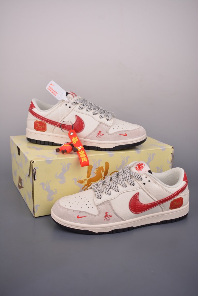 Nike SB Dunk Low view