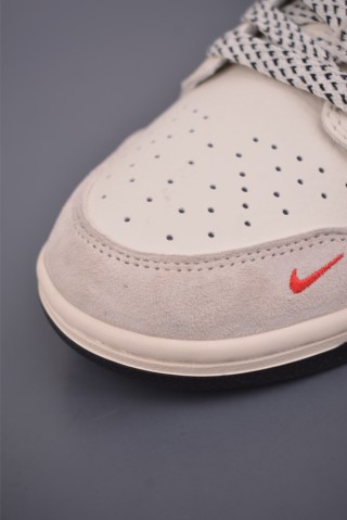 Nike SB Dunk Low view 6