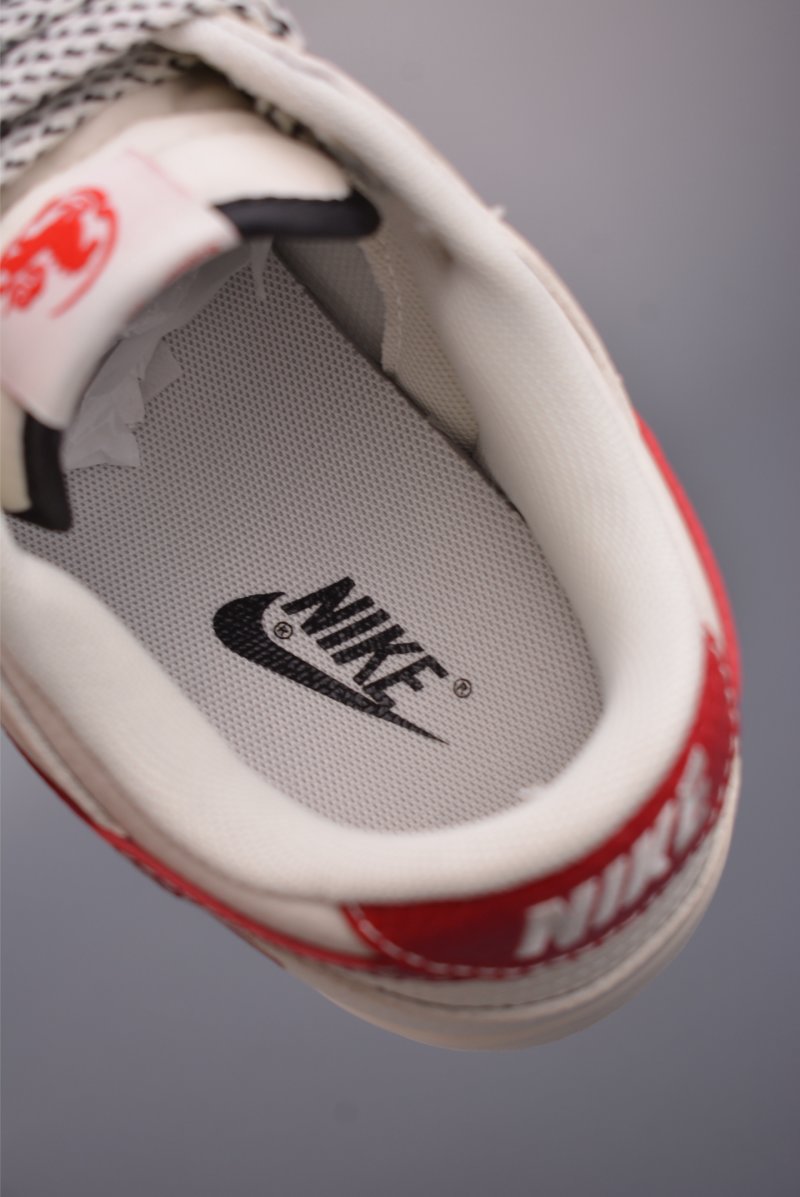 Nike SB Dunk Low view