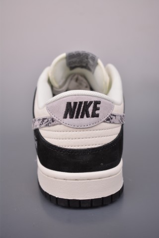 Nike SB Dunk Low 'Stussy' view 4
