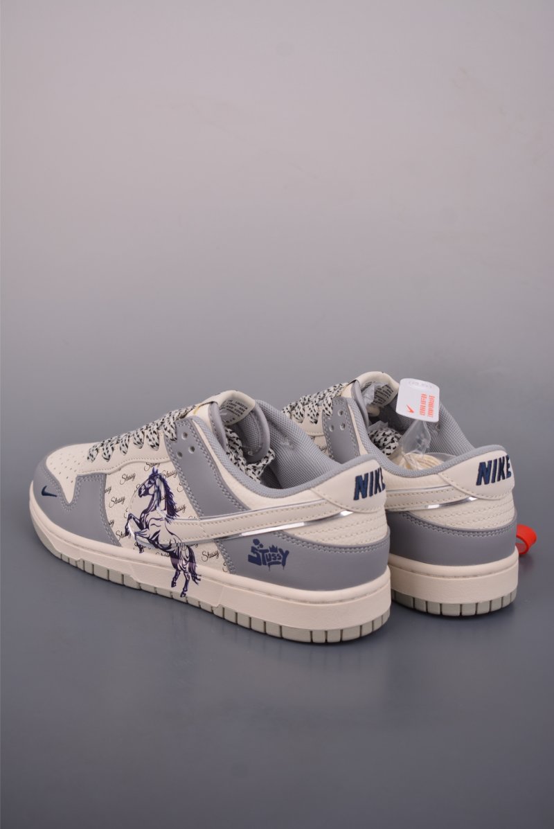 Nike SB Dunk Low view