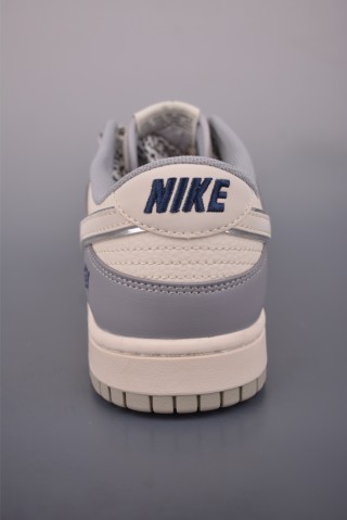 Nike SB Dunk Low view 4
