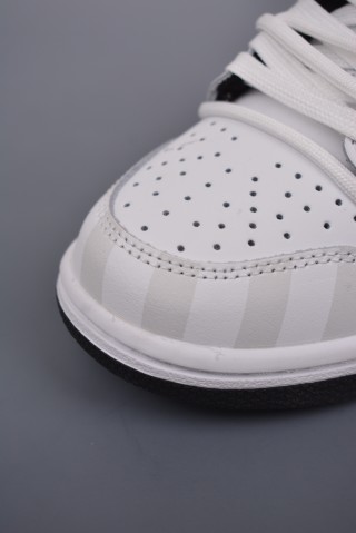 Nike SB Dunk Low view 6