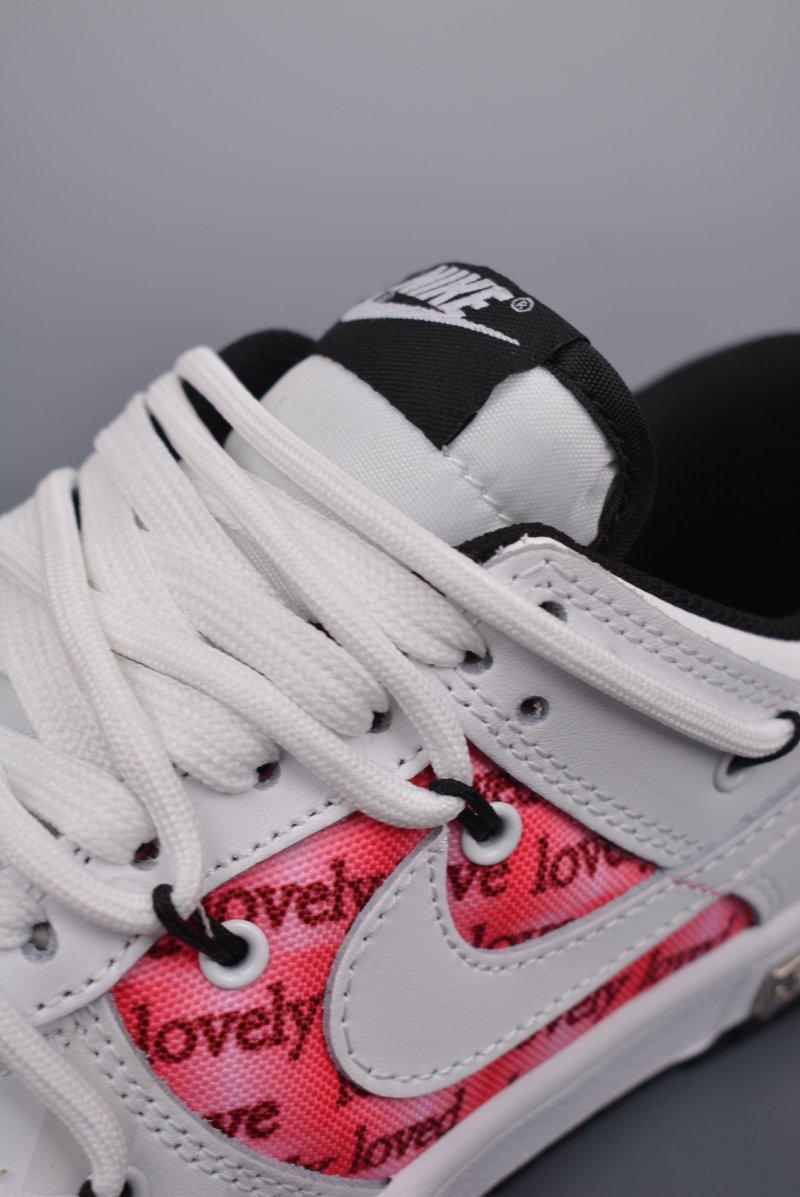 Nike SB Dunk Low view