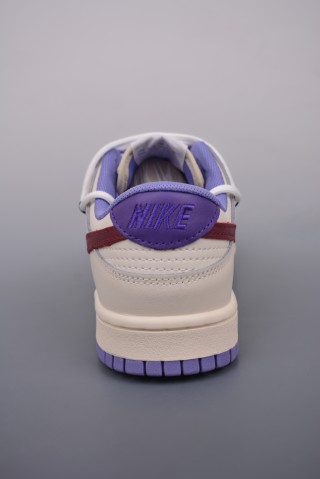 Nike SB Dunk Low view 4