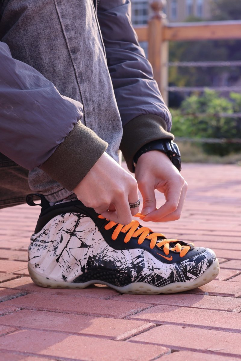 Nike Air Foamposite One view