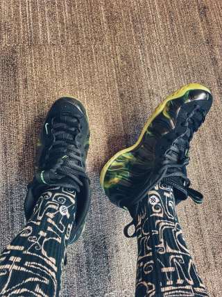 Nike Air Foamposite One view 2