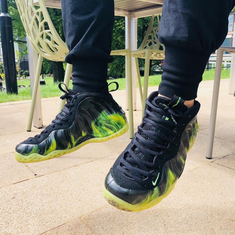Nike Air Foamposite One view