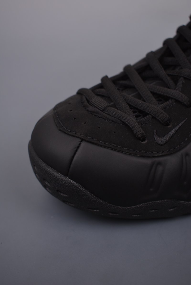 Nike Air Foamposite One view