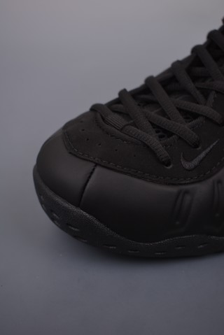 Nike Air Foamposite One view 6