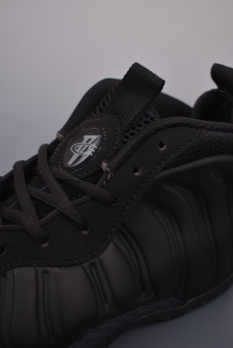 Nike Air Foamposite One view