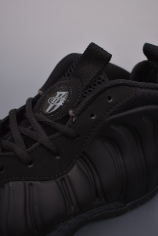 Nike Air Foamposite One view 7