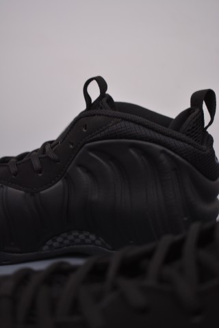 Nike Air Foamposite One view 8