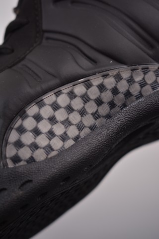 Nike Air Foamposite One view 9