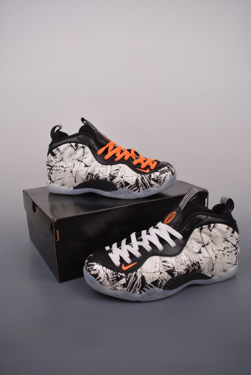 Nike Air Foamposite One view
