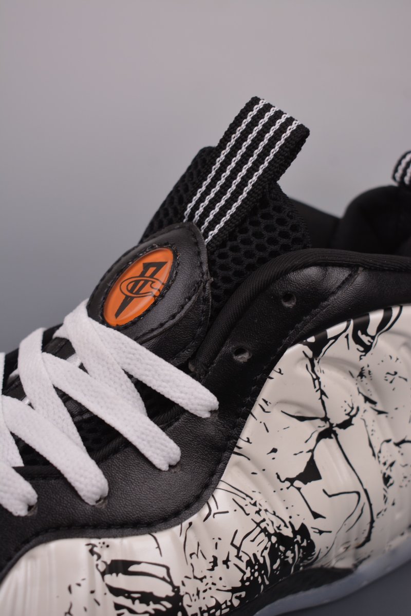 Nike Air Foamposite One view