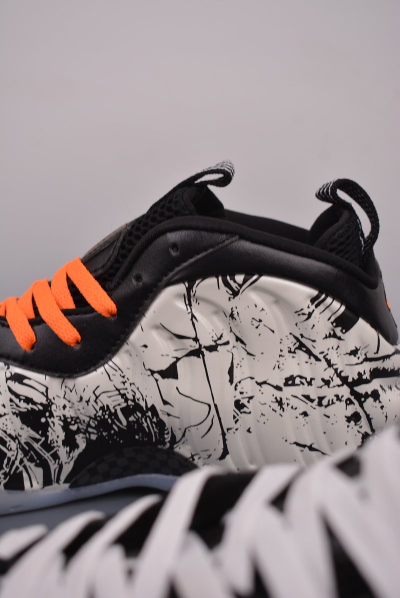 Nike Air Foamposite One view