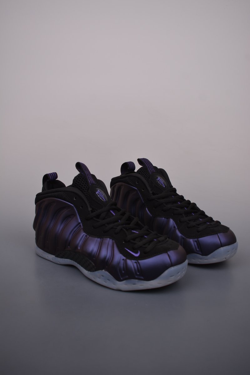 Nike Air Foamposite One view