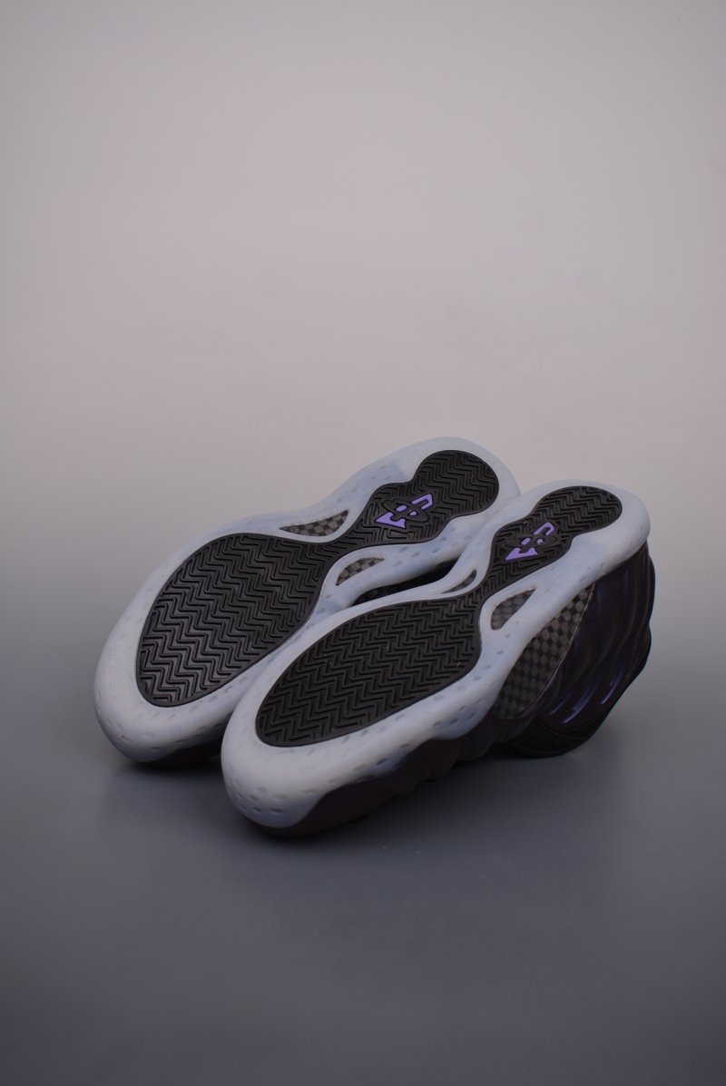 Nike Air Foamposite One view