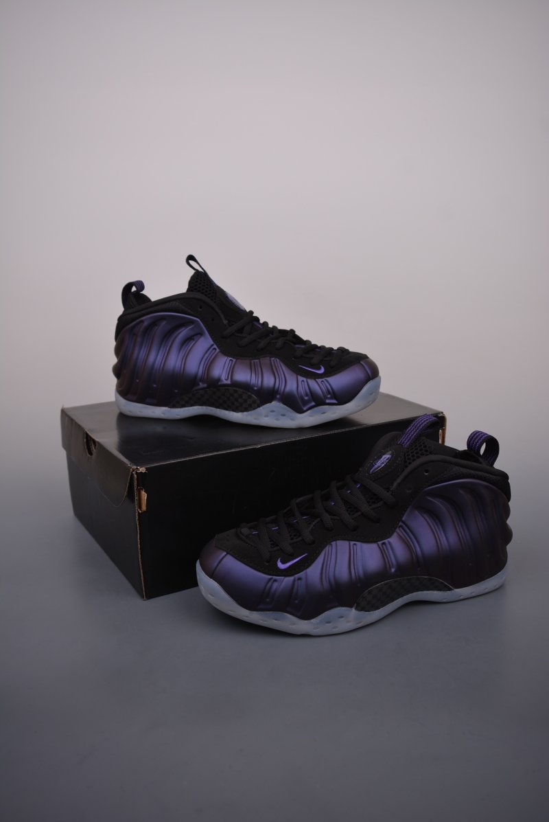 Nike Air Foamposite One view