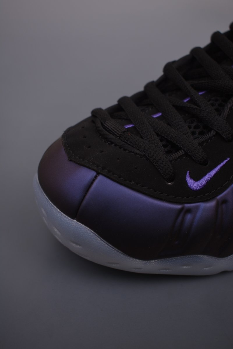 Nike Air Foamposite One view