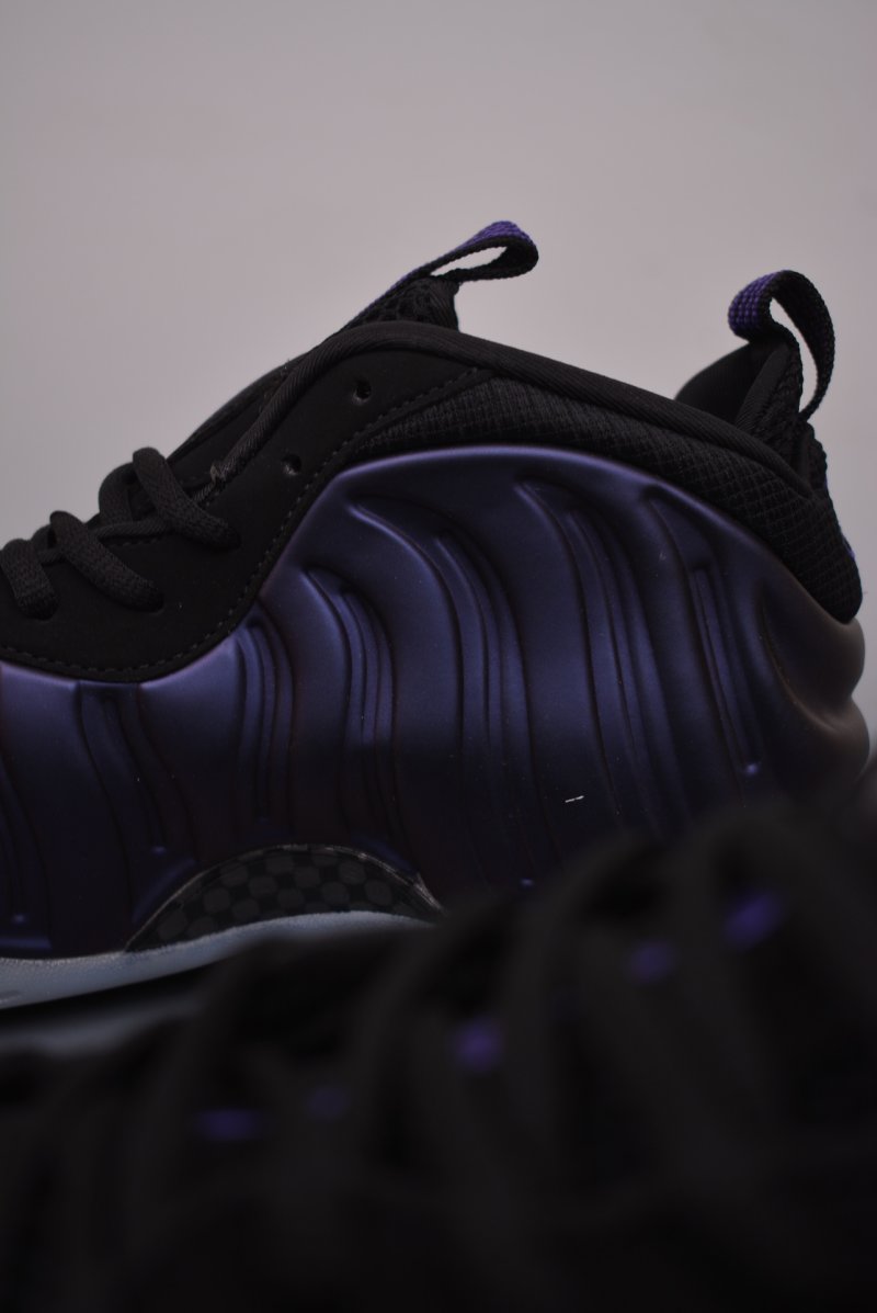 Nike Air Foamposite One view