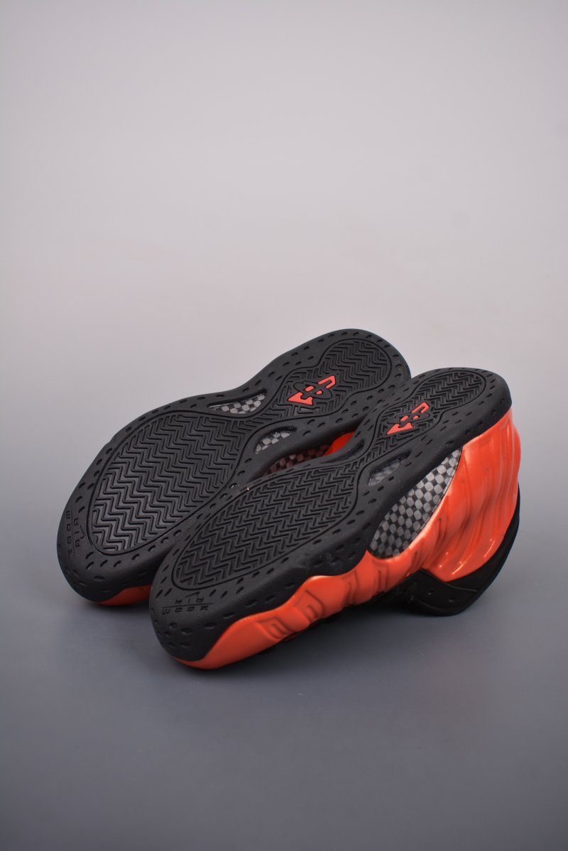 Nike Air Foamposite One view