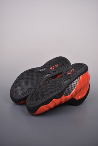 Nike Air Foamposite One view 30